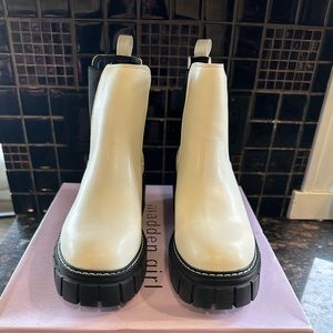 💜 Madden Girl White Heeled Boots